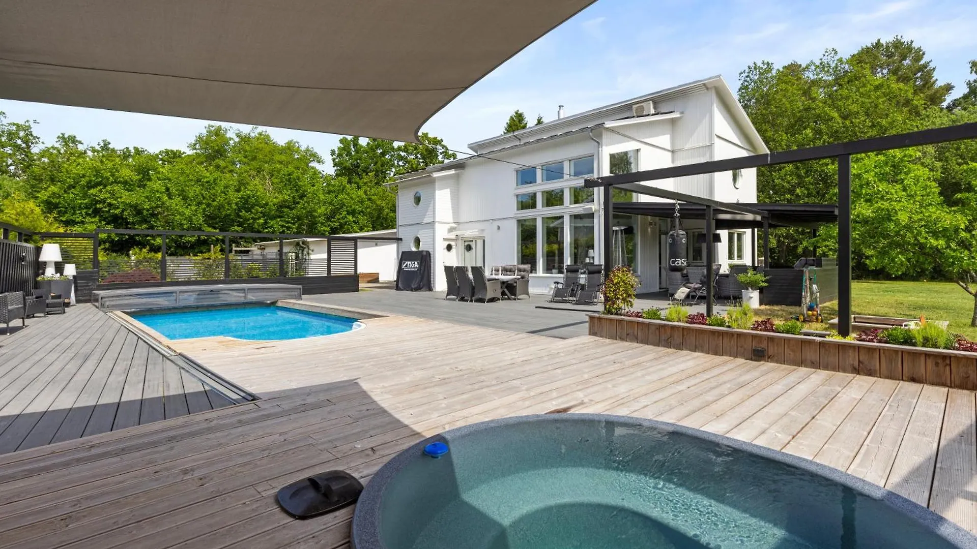 Exclusive Villa Stockholm contacts